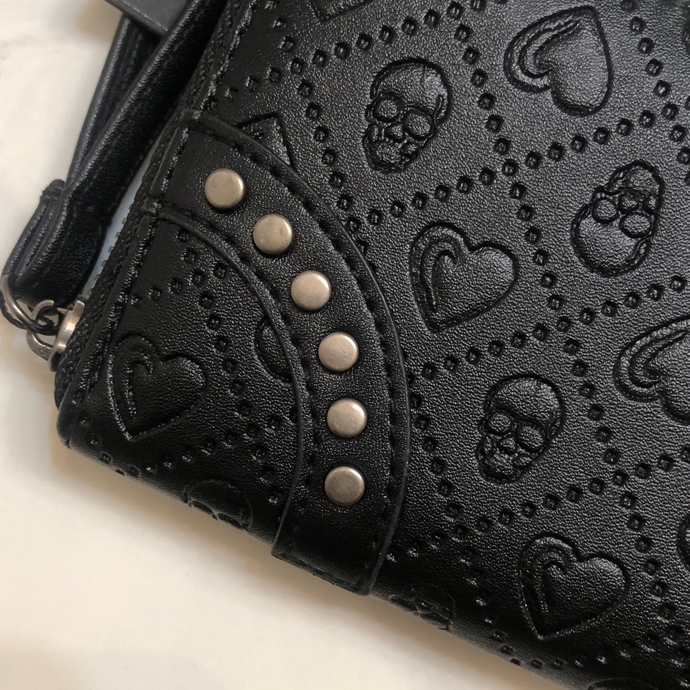 Ed Hardy Black Faux Leather ZA Wallet Embossed Skull & Heart Pattern NWT - Picture 15 of 16